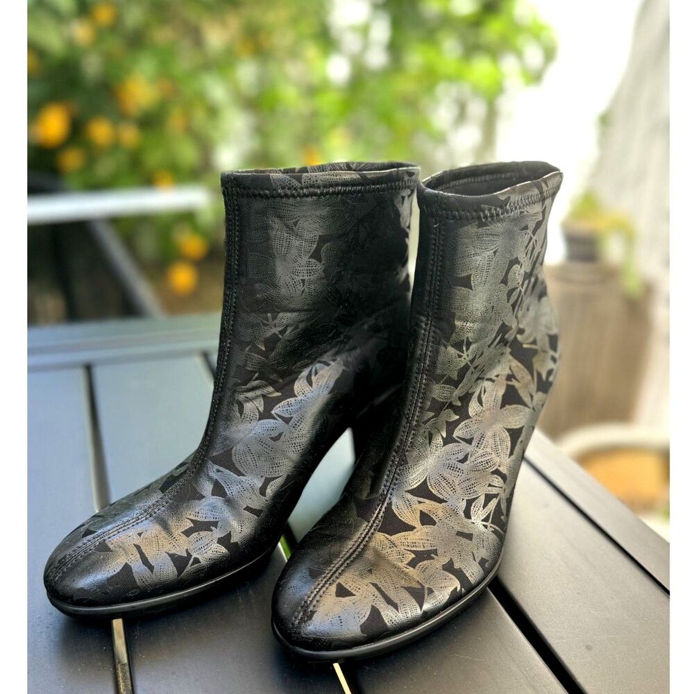Ecco Shape 55 Plateau Floral Black Gold Stretch Ankle Bootie SZ EU 37 = US 6/6.5